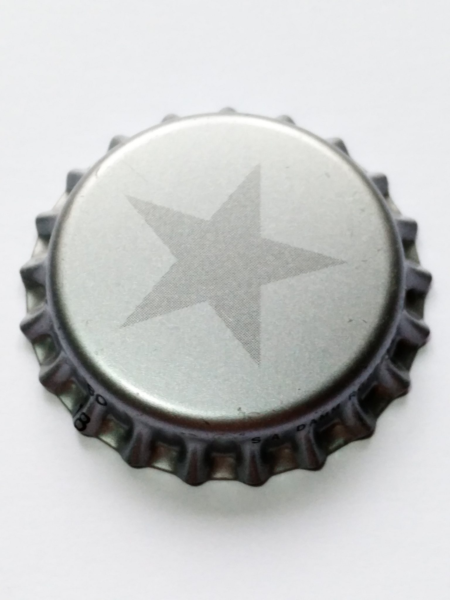 DIBUJO ESTRELLA GRIS SOBRE FONDO GRIS ESTRELLA DAMM