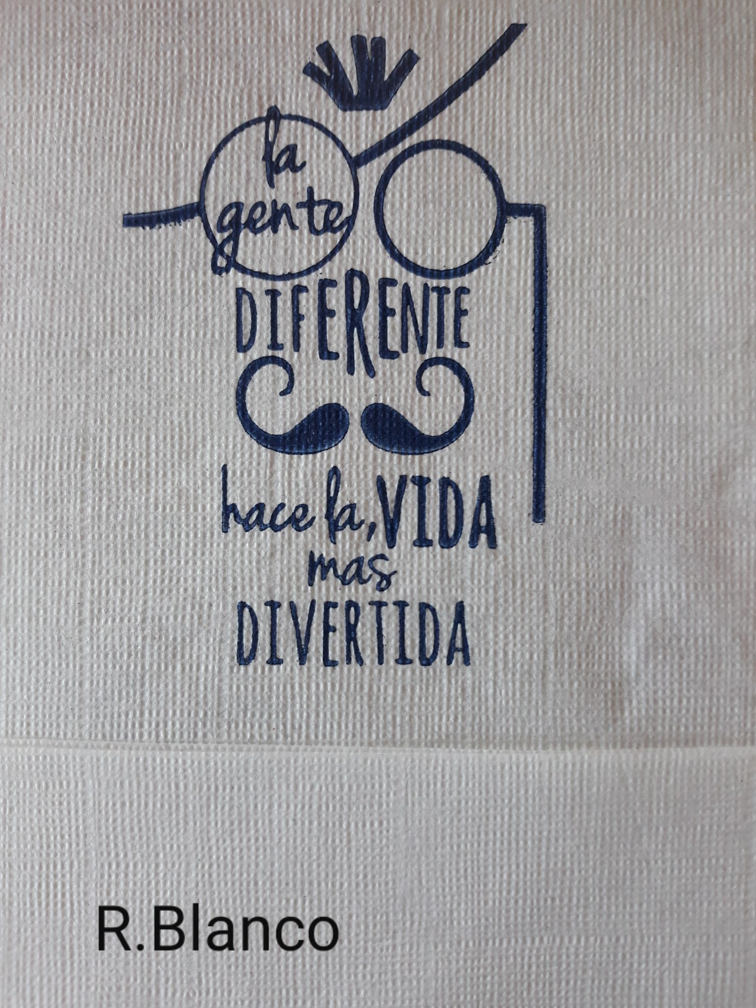 LA GENTE DIFERENTE HACE LA VIDA MAS DIVERTIDA