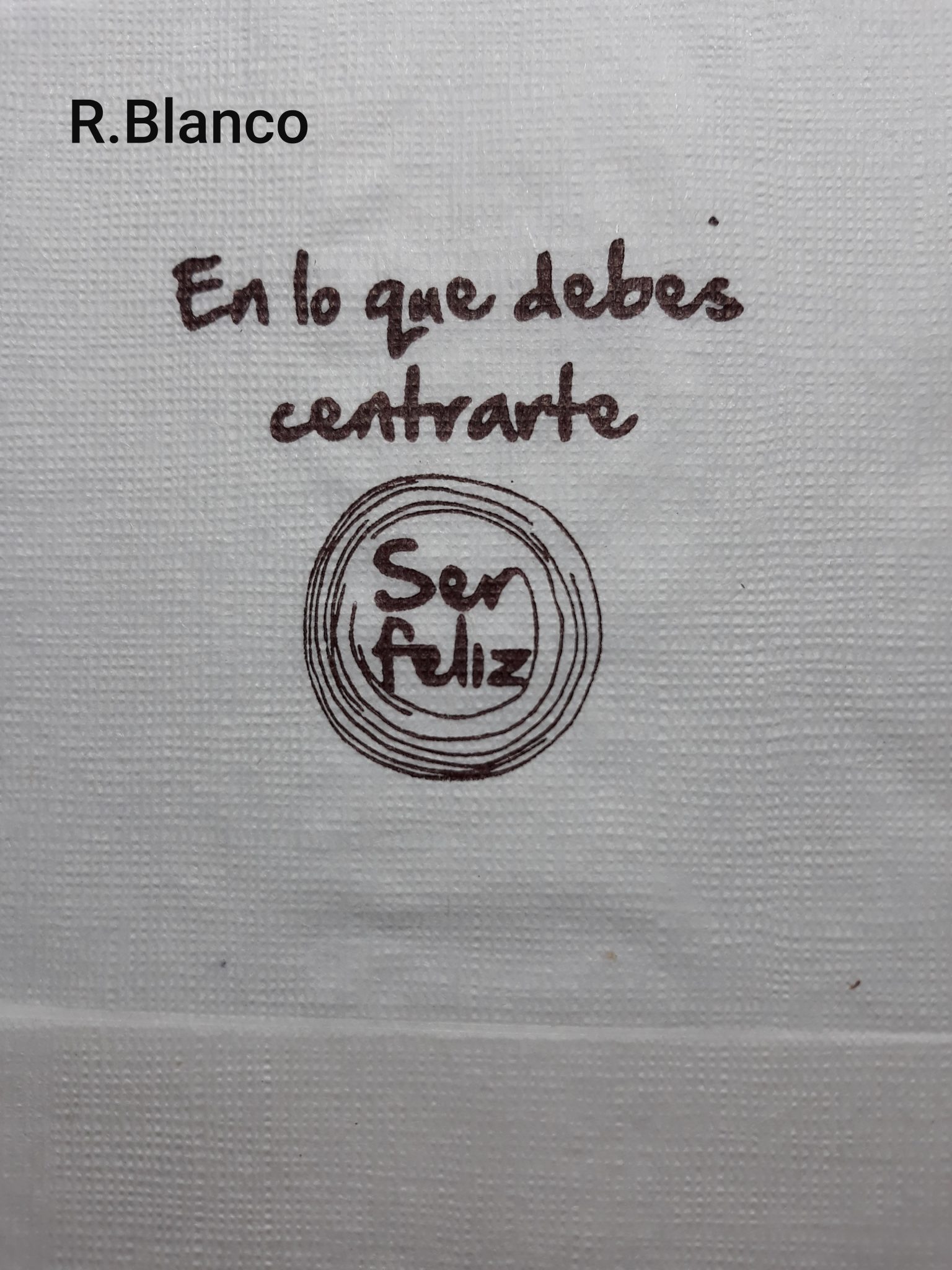 EN LO QUE DEBES CENTRARTE SER FELIZ