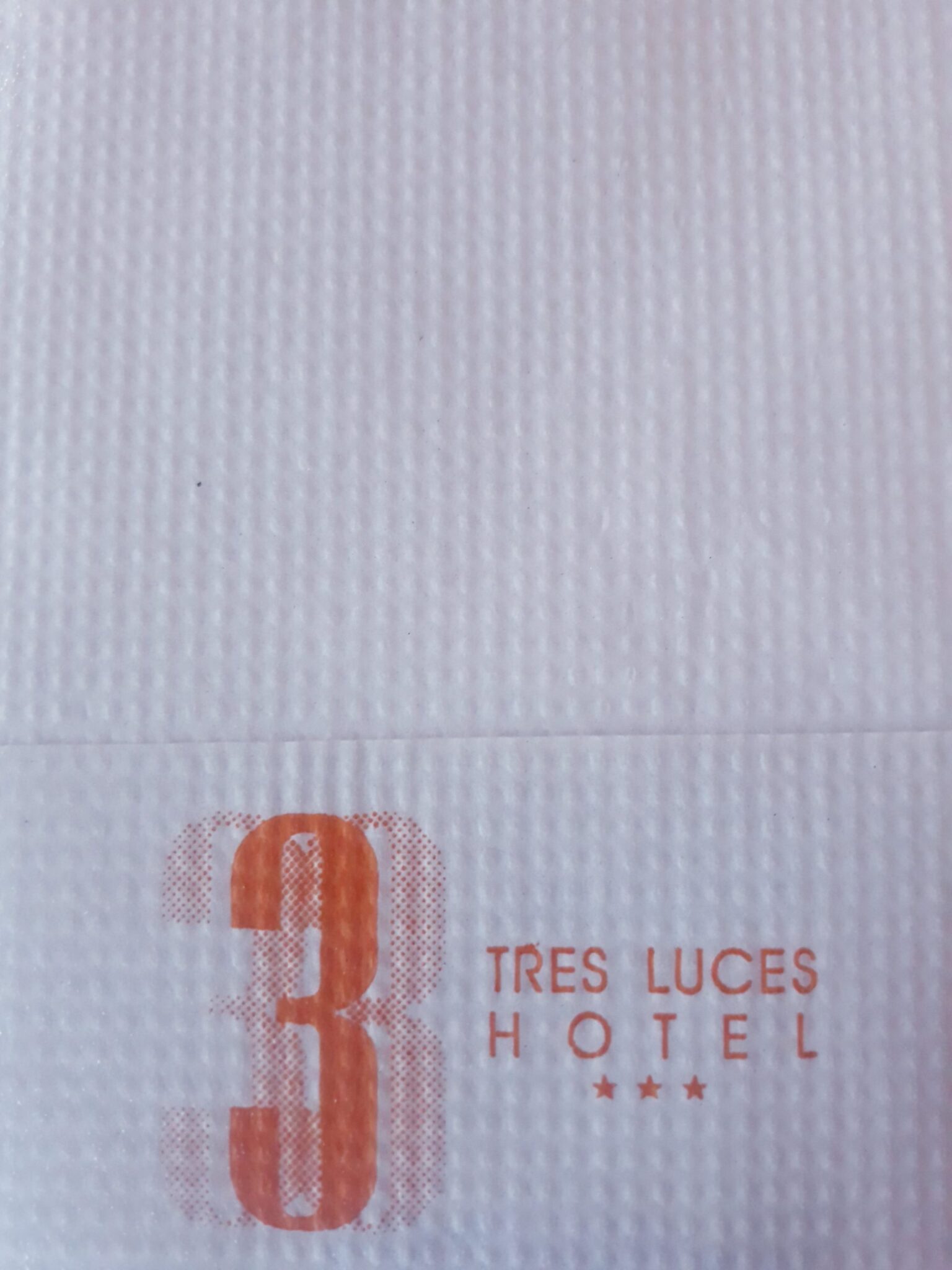 TRES LUCES